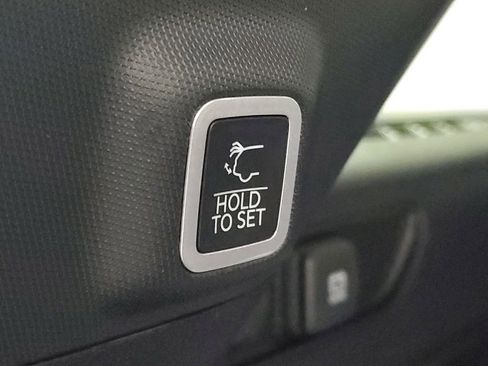 New 2025 Jeep Grand Cherokee Limited image 9