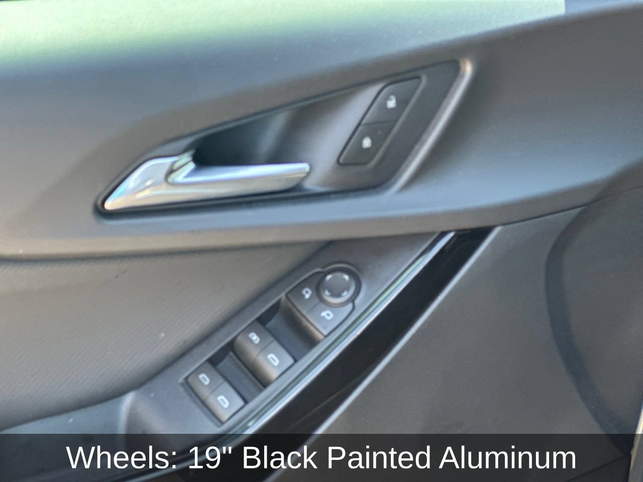 Used 2026 Chevrolet Equinox LT w/ Midnight Edition FWD image 11