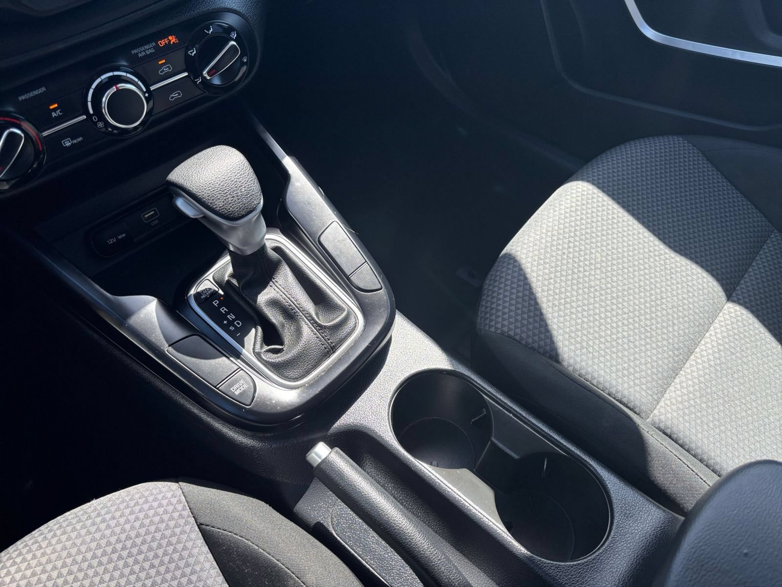 Used 2025 Kia Soul LX w/ LX Technology Package FWD image 38