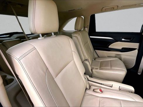 Used 2017 Toyota Highlander XLE FWD image 26