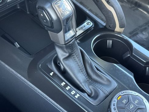 Used 2025 Ford Bronco Badlands image 24