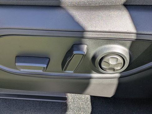 New 2025 Jeep Grand Cherokee Altitude image 18