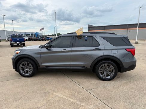 Certified 2024 Ford Explorer XLT w/ Equipment Group 202A RWD image 8