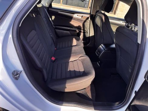 Used 2020 Ford Fusion SE FWD image 28