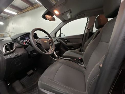 Used 2022 Chevrolet Trax LS w/ Tint and Cruise Package image 10
