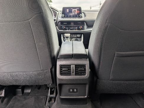 Used 2024 Nissan Rogue SV FWD image 19