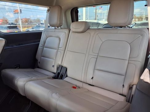 Used 2022 Lincoln Navigator L Reserve image 24