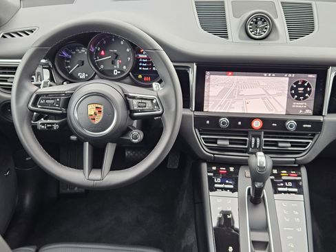 Certified 2026 Porsche Macan image 25