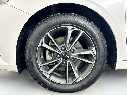 Used 2024 Kia Forte LXS FWD image 11