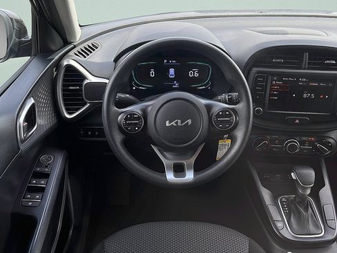 Used 2024 Kia Soul LX w/ Option Group 015 FWD image 10