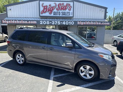 Used 2020 Toyota Sienna LE FWD image 1