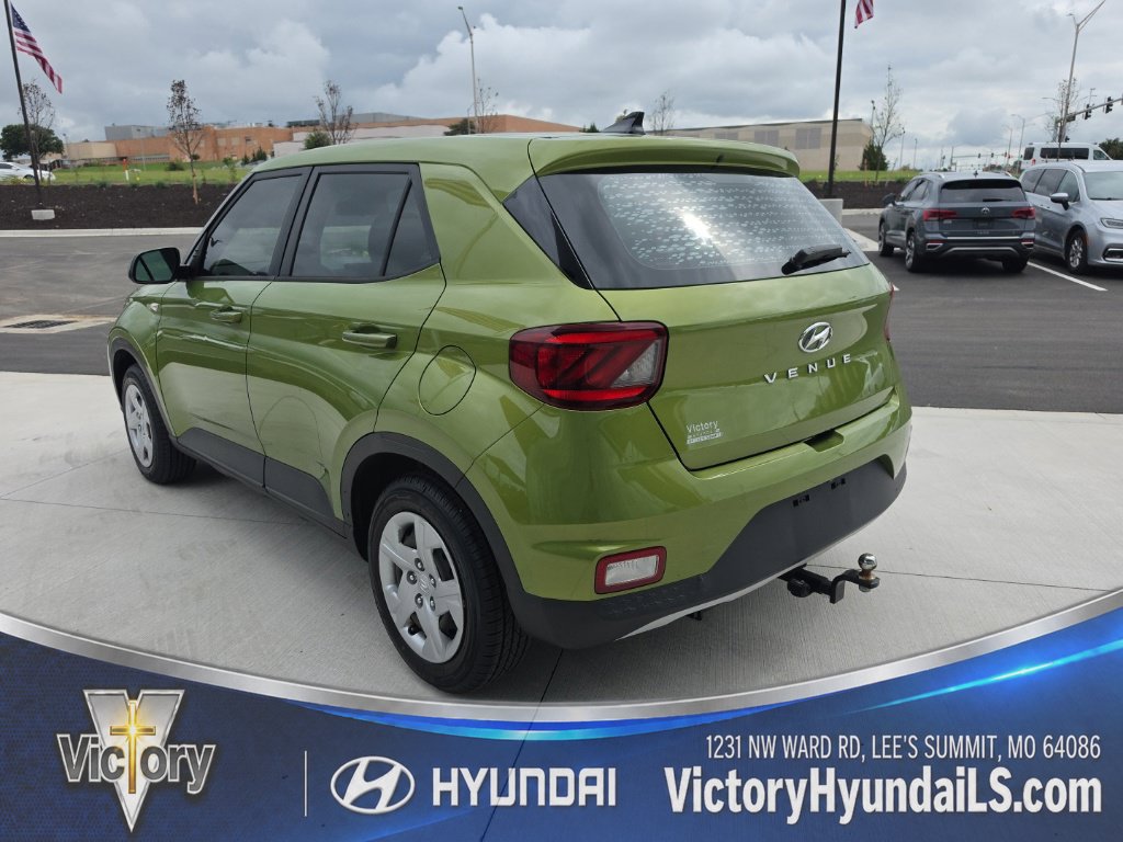 Used 2020 Hyundai Venue SE FWD image 3