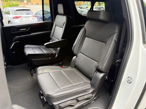 Used 2025 GMC Yukon XL Denali RWD image 32