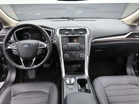 Used 2018 Ford Fusion SE image 10