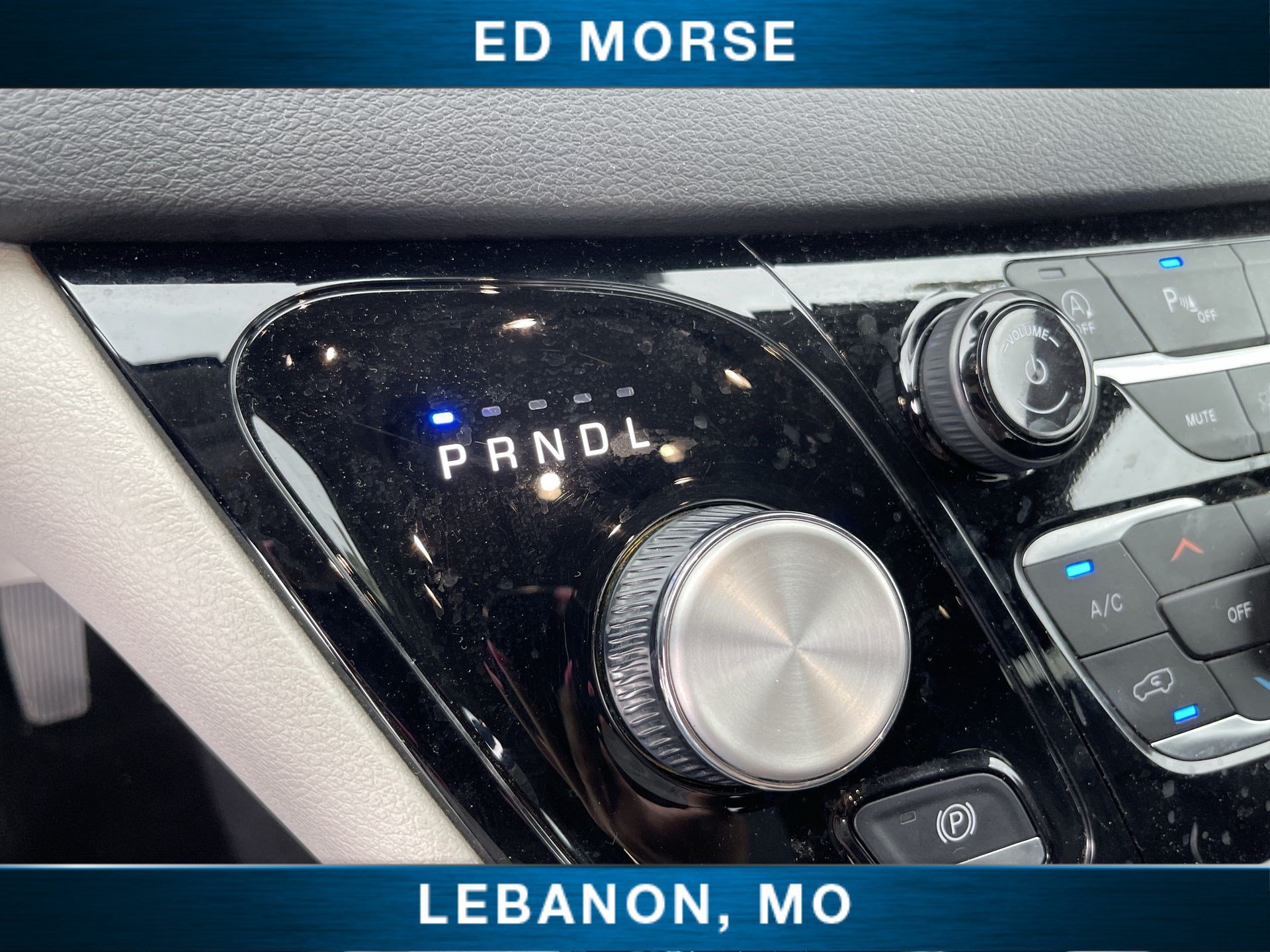 Used 2024 Chrysler Pacifica Touring-L FWD image 15