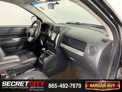Used 2015 Jeep Compass Latitude w/ Sun/Sound Group AWD/4WD image 28
