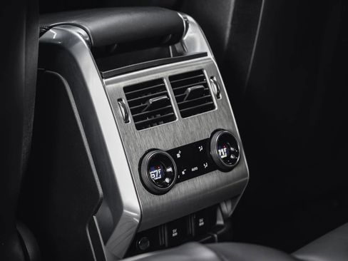 Used 2018 Land Rover Range Rover Sport SVR image 39