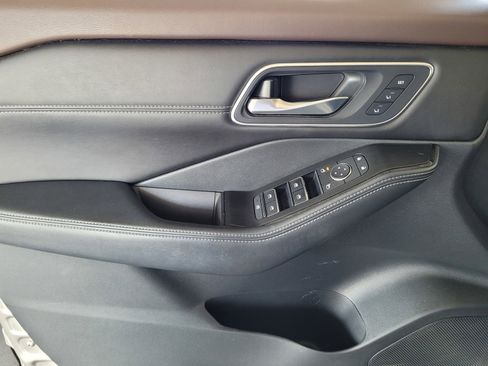 Used 2021 Nissan Rogue SL w/ Premium Package image 17