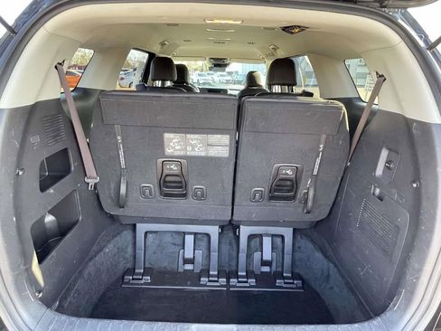 Used 2024 Kia Carnival LX image 10