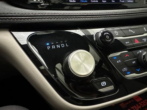 Used 2020 Chrysler Pacifica Limited FWD image 35