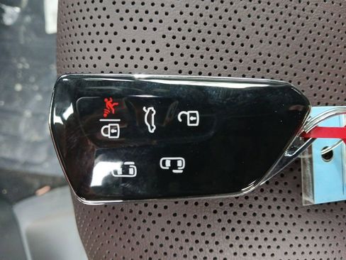 New 2025 Volkswagen ID. Buzz Pro S image 28