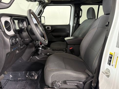 Used 2024 Jeep Wrangler Unlimited w/ Convenience Group AWD/4WD image 17