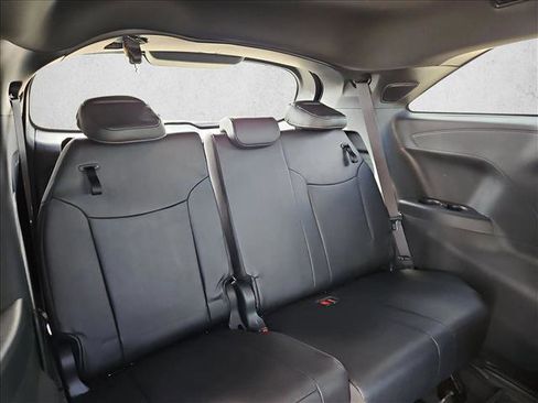 Used 2025 Toyota Sienna XLE Woodland Edition image 22