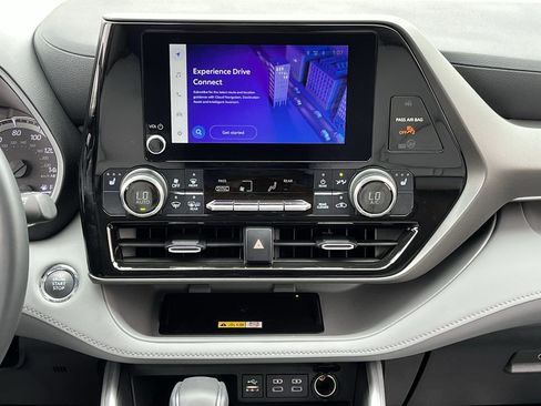 Used 2023 Toyota Highlander XLE image 15