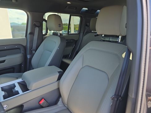 Certified 2025 Land Rover Defender 110 X-Dynamic SE AWD/4WD image 20