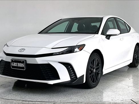 Used 2025 Toyota Camry SE w/ Convenience Package AWD/4WD image 5