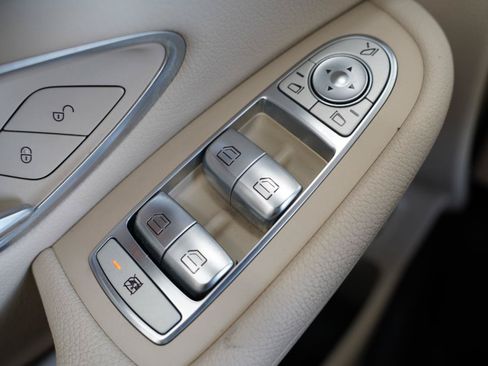 Used 2017 Mercedes-Benz GLC 300 image 29