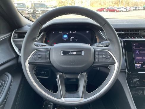 Used 2025 Jeep Grand Cherokee L Laredo AWD/4WD image 13