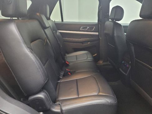 Used 2016 Ford Explorer XLT w/ Equipment Group 202A AWD/4WD image 19