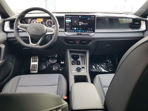 New 2026 Volkswagen Tiguan SE R-Line FWD image 13
