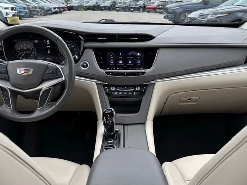 Used 2021 Cadillac XT5 Premium Luxury AWD/4WD image 6