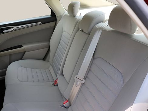 Used 2020 Ford Fusion SE FWD image 15