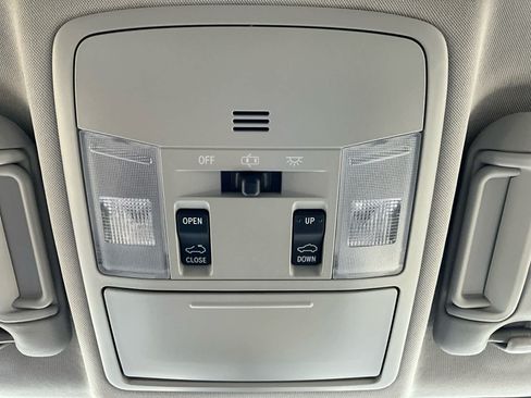 Used 2018 Toyota RAV4 XLE FWD image 19
