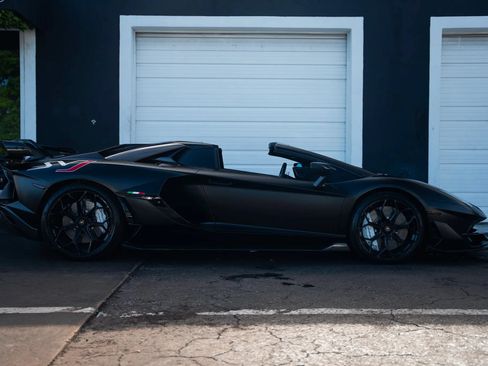 Used 2021 Lamborghini Aventador SVJ AWD/4WD image 7
