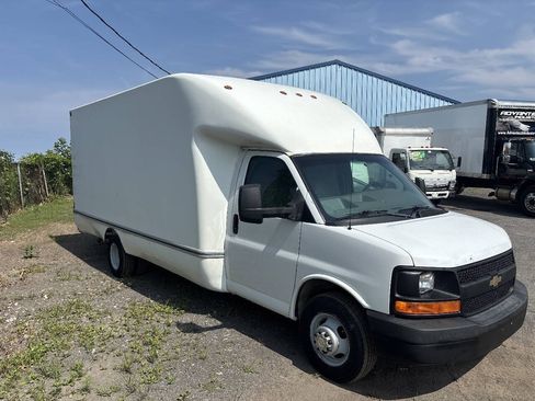 Used 2014 Chevrolet Express 3500 Extended RWD image 6