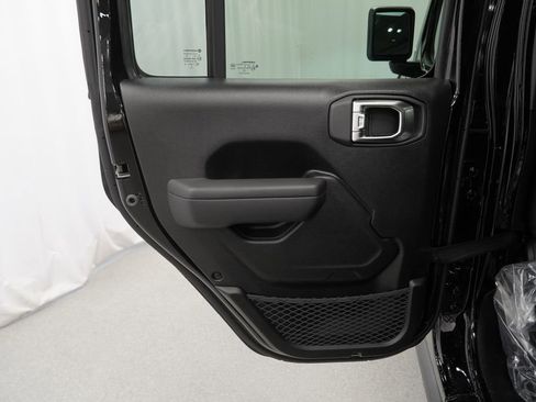 New 2026 Jeep Gladiator Mojave w/ Safety Group image 31