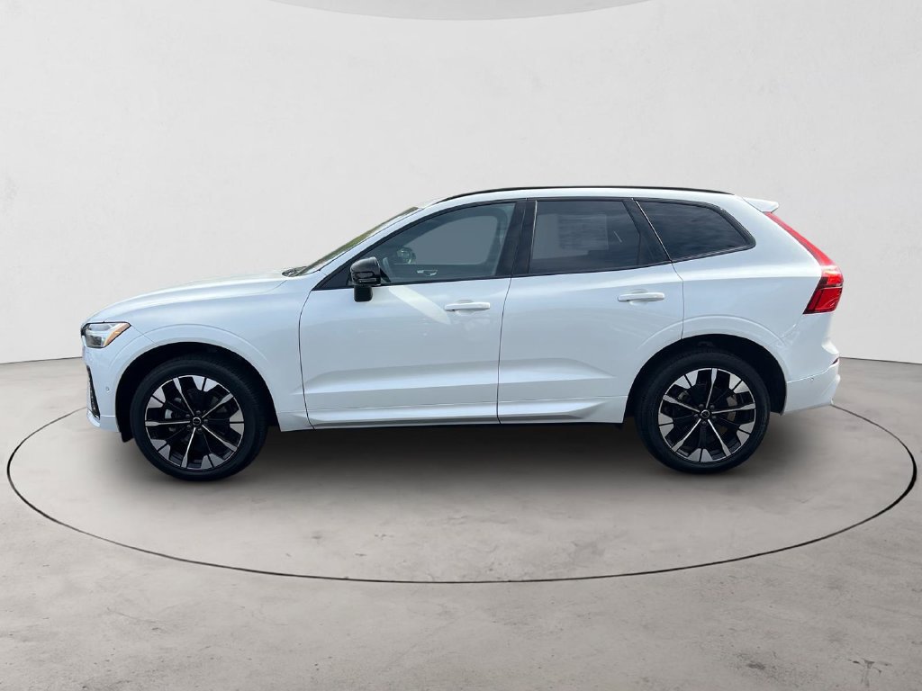 Certified 2026 Volvo XC60 B5 Plus AWD/4WD image 2