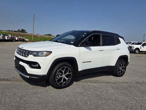Used 2024 Jeep Compass Limited AWD/4WD image 3