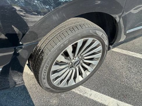 Used 2018 Lincoln Navigator L Reserve w/ Technology Package AWD/4WD image 7