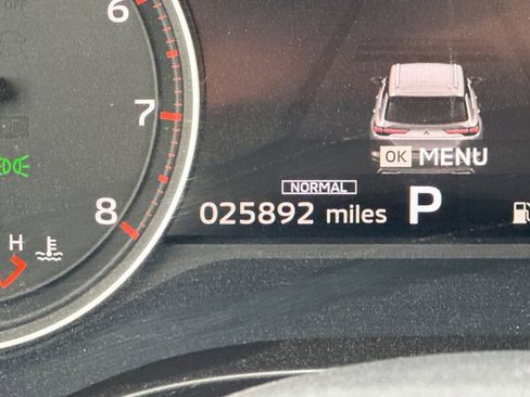 Used 2025 Mitsubishi Outlander SE image 29