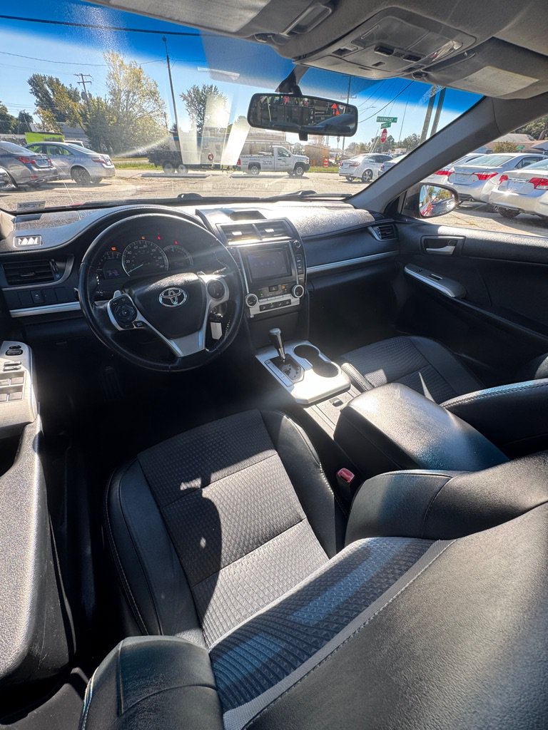 Used 2012 Toyota Camry SE FWD image 13