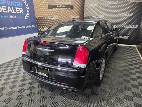 Used 2018 Chrysler 300 Touring L image 16