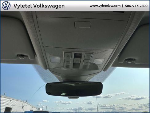 Certified 2024 Volkswagen Jetta SE w/ Panoramic Sunroof Package image 30