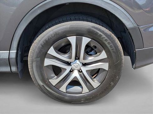 Used 2018 Toyota RAV4 LE FWD image 3