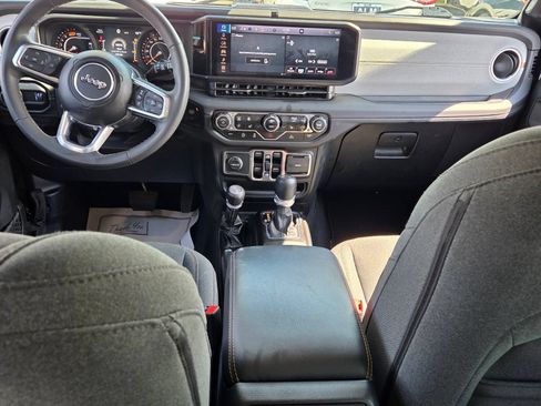 Used 2025 Jeep Wrangler Unlimited Sahara AWD/4WD image 8