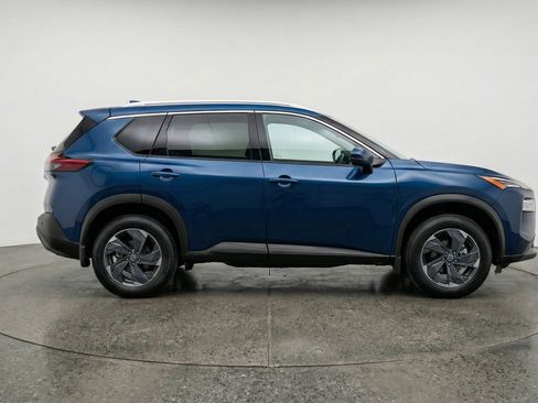 Used 2025 Nissan Rogue SV image 11